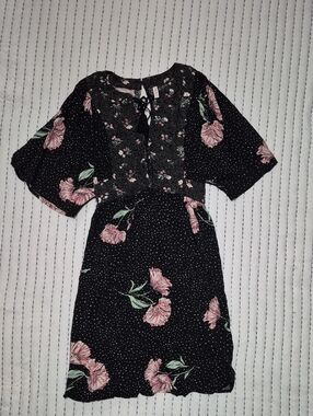🌼4/$10 - Black Floral Tie-Back Dress